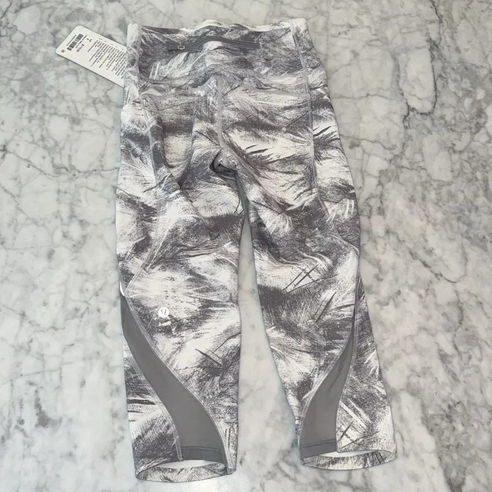 NWT LULULEMON ATHLETICA PACE PERFECT CROP 4
